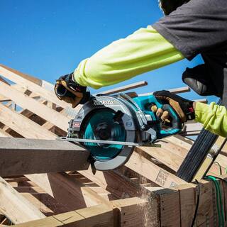 Makita 40V Max XGT Brushless Rear Handle 10-14 in. Circular Saw Kit AWS Capable (4.0Ah) GSR02M1