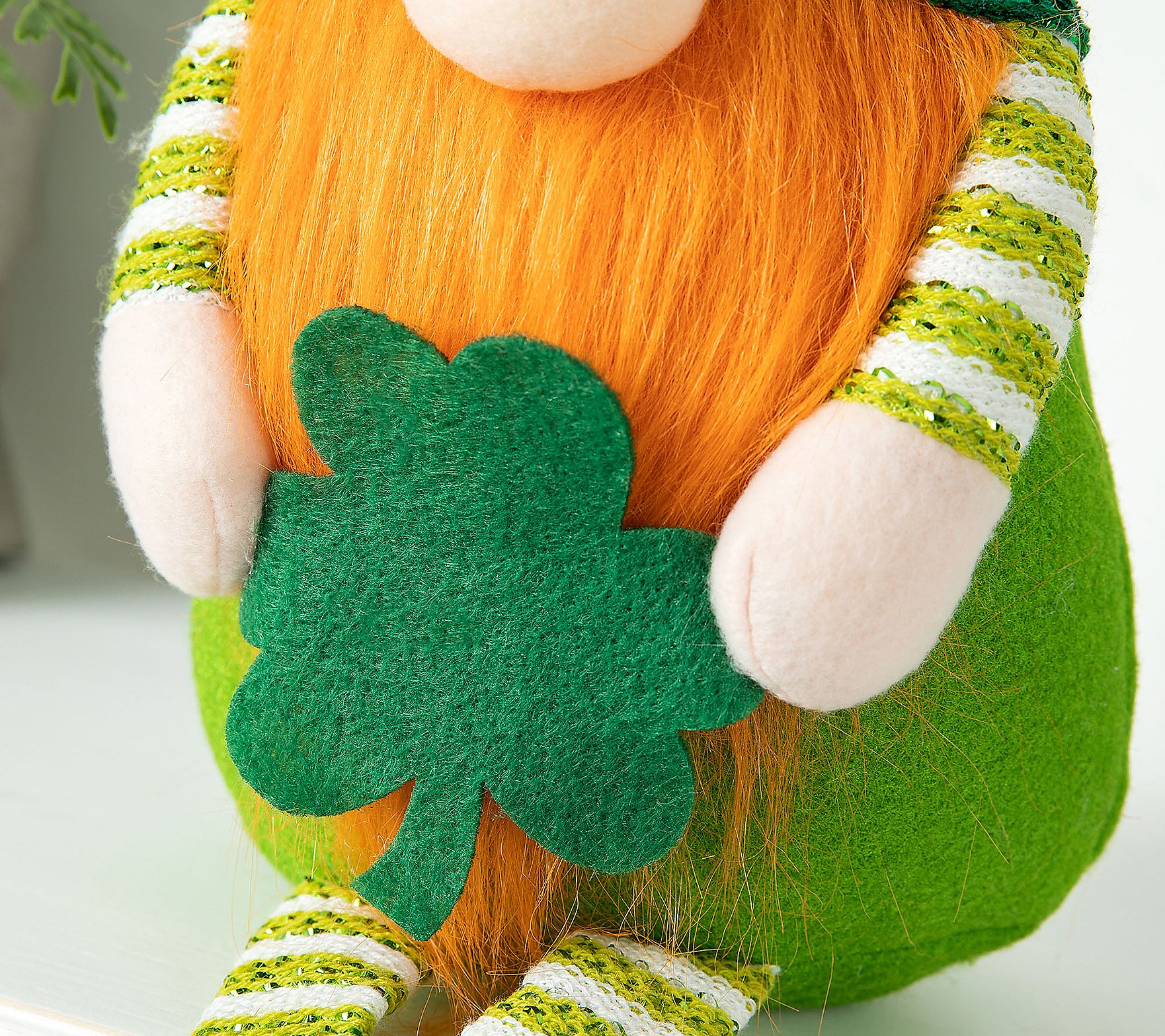 Glitzhome St. Patrick's Lucky Gnome Leprechaunhelf Sitter