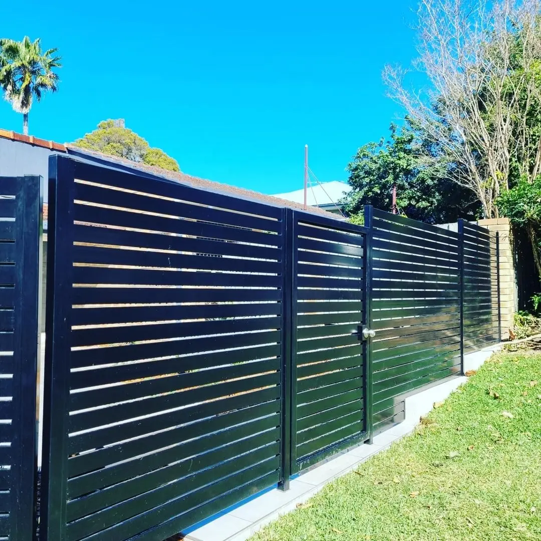 Easy to install modern minimalist outdoor slatted fence aluminum panel fence