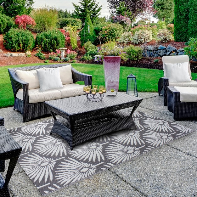 Northlight 4 x27 X 6 x27 Gray And White Fan Leaf Rectangular Outdoor Area Rug