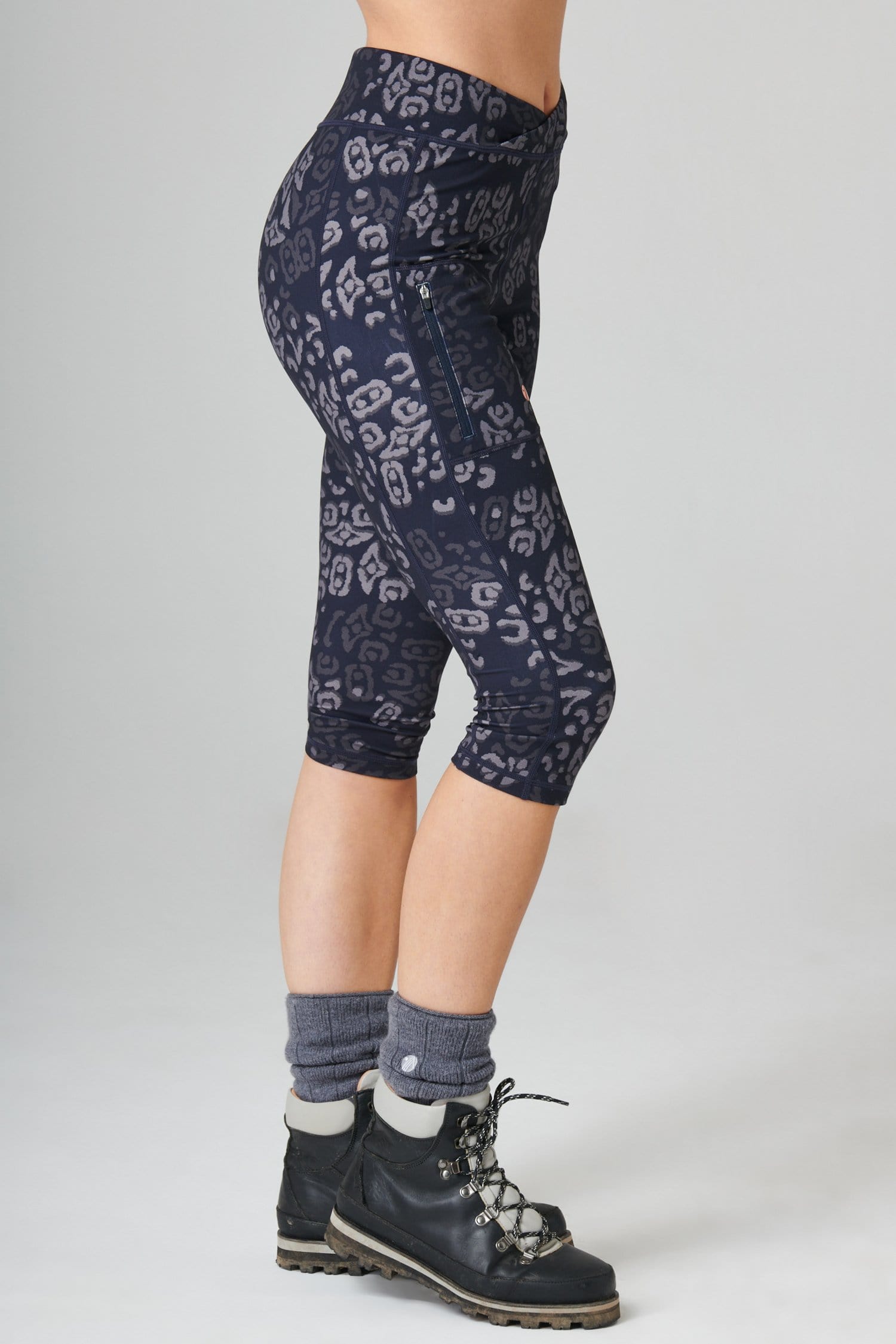 The Recycled Outdoor Capri Leggings - Navy Wild Print