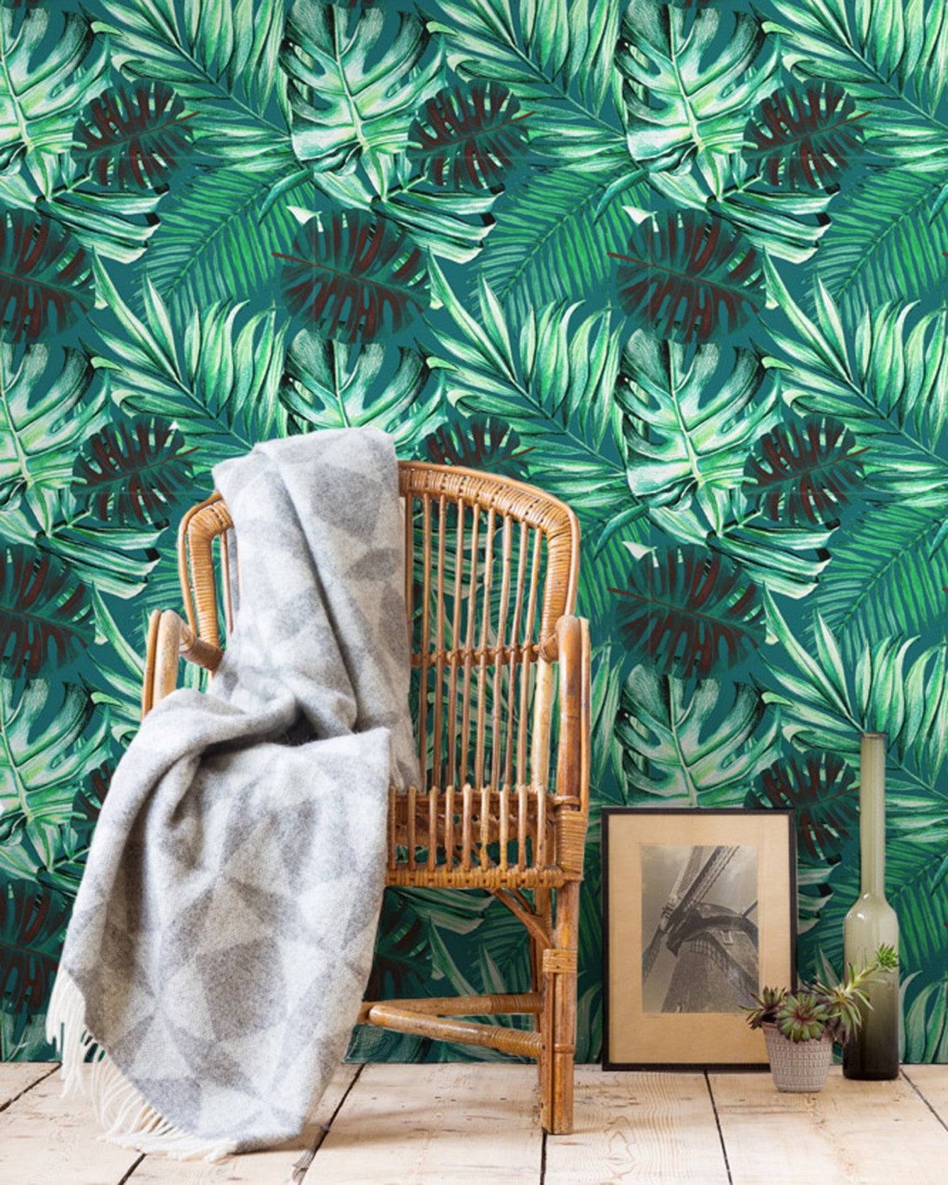 Rainforest Wallpaper in Green from the Tropical Vibes Collection