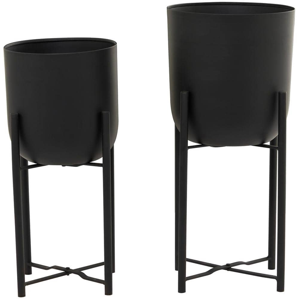 CosmoLiving by Cosmopolitan 22 in. and 20 in. Large Black Metal Indoor Outdoor Planter with Removable Stand (2- Pack) 042838