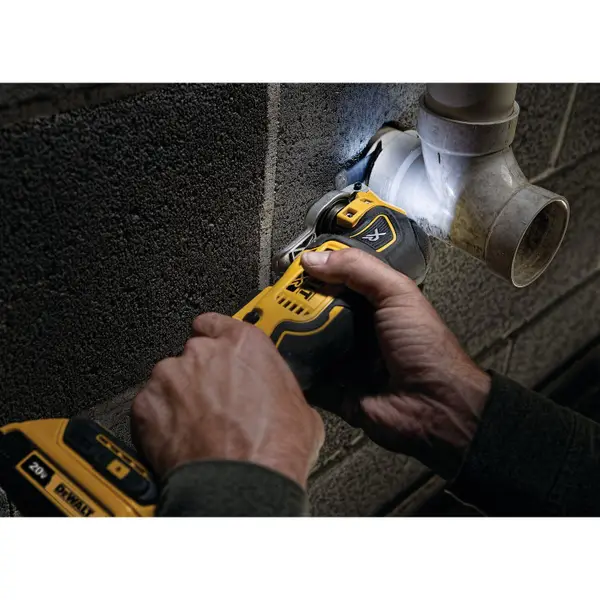 DEWALT 20V MAX XR Brushless Cordless 3-Speed Oscillating Multi-Tool Kit