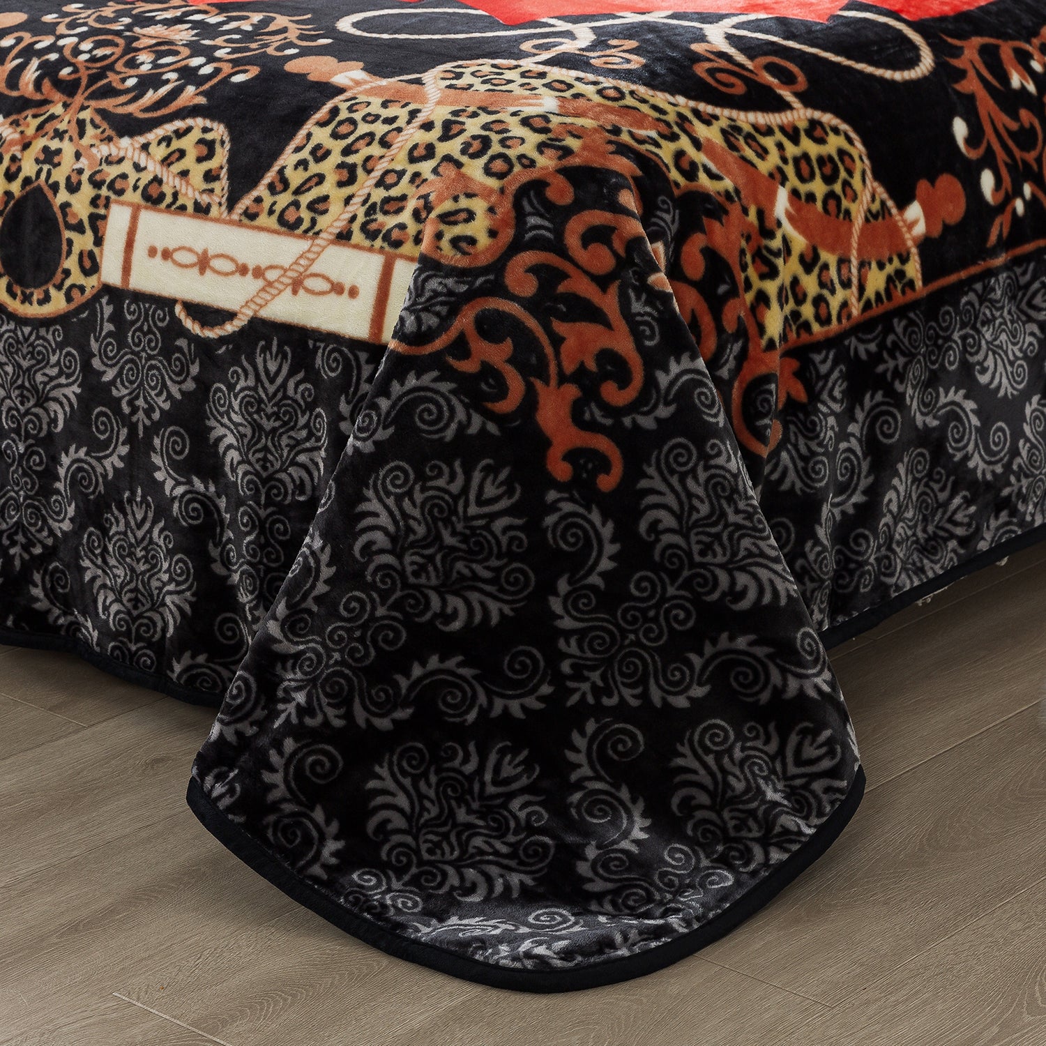 JML Plush Fleece Blanket For Bed，Lightweight Soft Black Red Floral Blanket，Queen 75