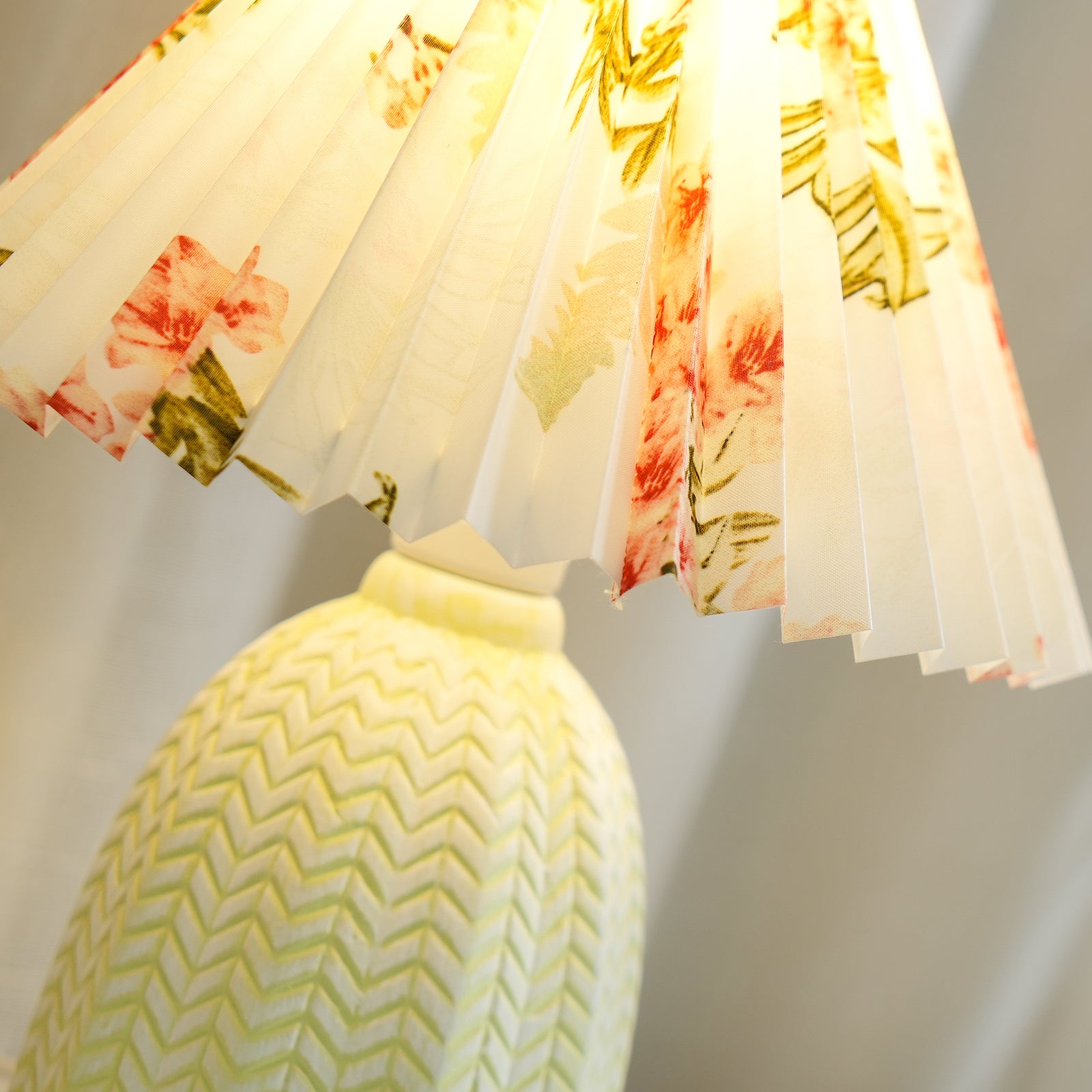 Vintage Pleated Table Lamp