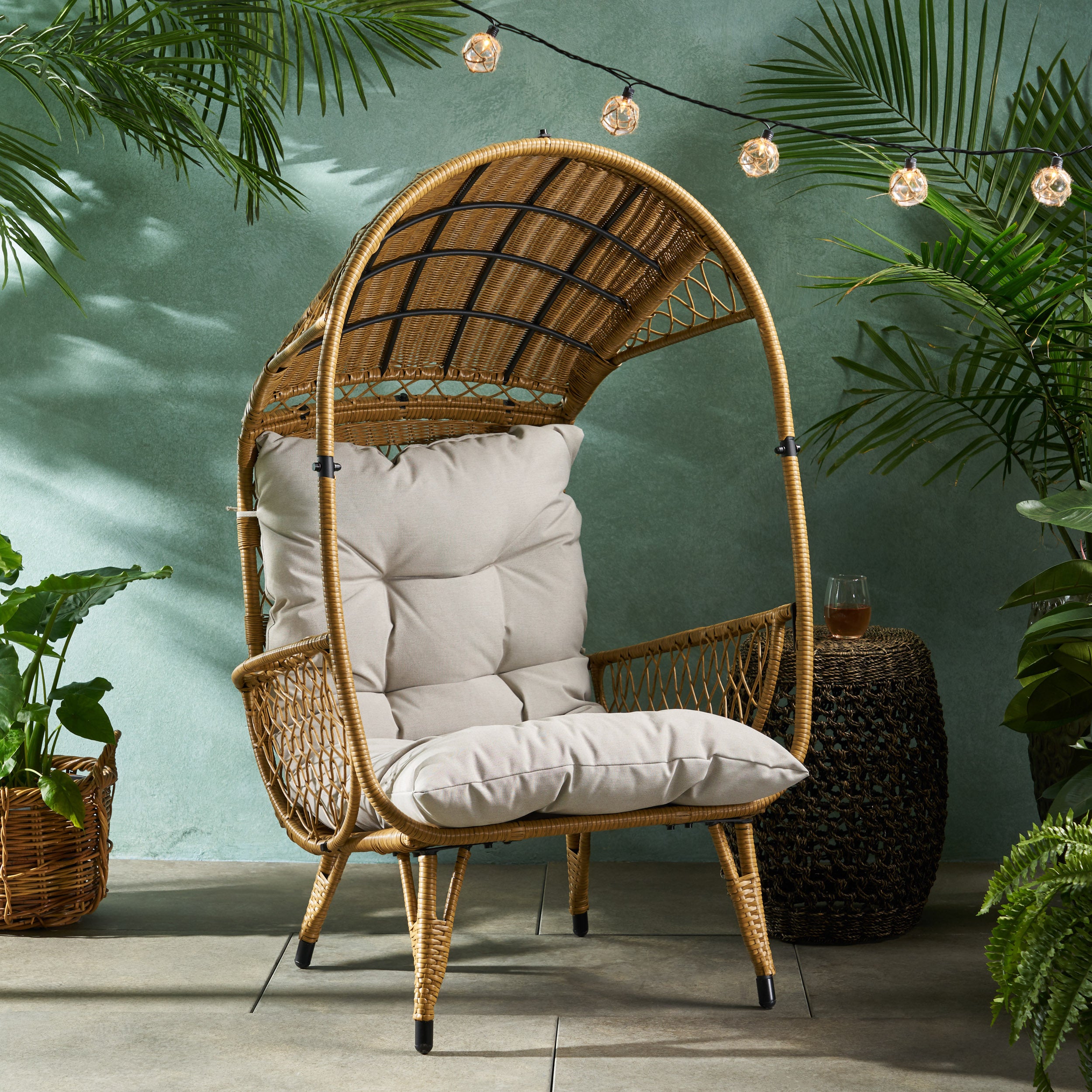 Primo Outdoor Wicker Freestanding Basket Chair