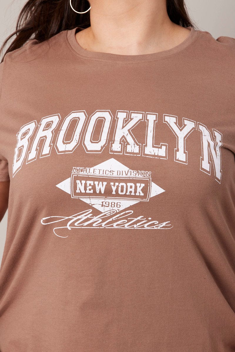 Brown Graphic T-shirt Short Sleeve Crew Neck
