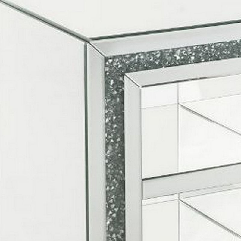 End Table with Mirror Framing and Faux Diamonds， Silver