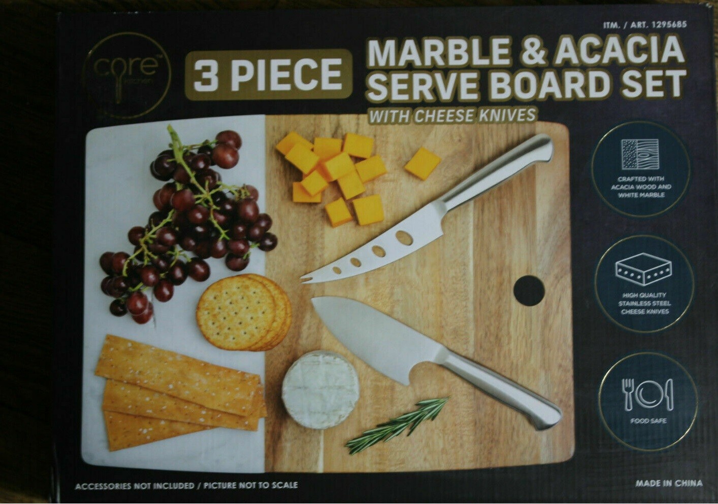 Core Kitchen Marble and Acacia Server Board Set with Cheese Knives， 3-piece Set