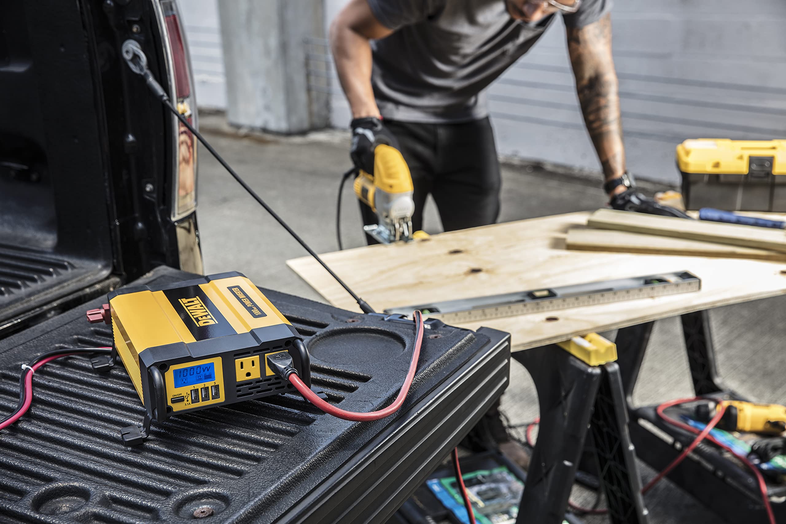 DEWALT DXAEPI1000 Power Inverter 1000W Car Converter with LCD Display: Dual 120V AC Outlets， 3.1A USB Ports， Battery Clamps