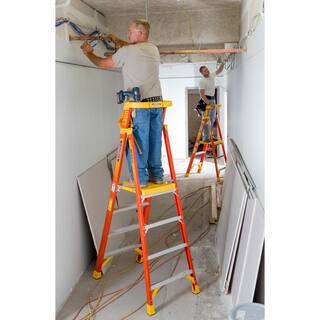 Werner 4 ft. Fiberglass Podium Step Ladder (10 ft. Reach) 300 lbs. Type IA Duty Rating PD6204