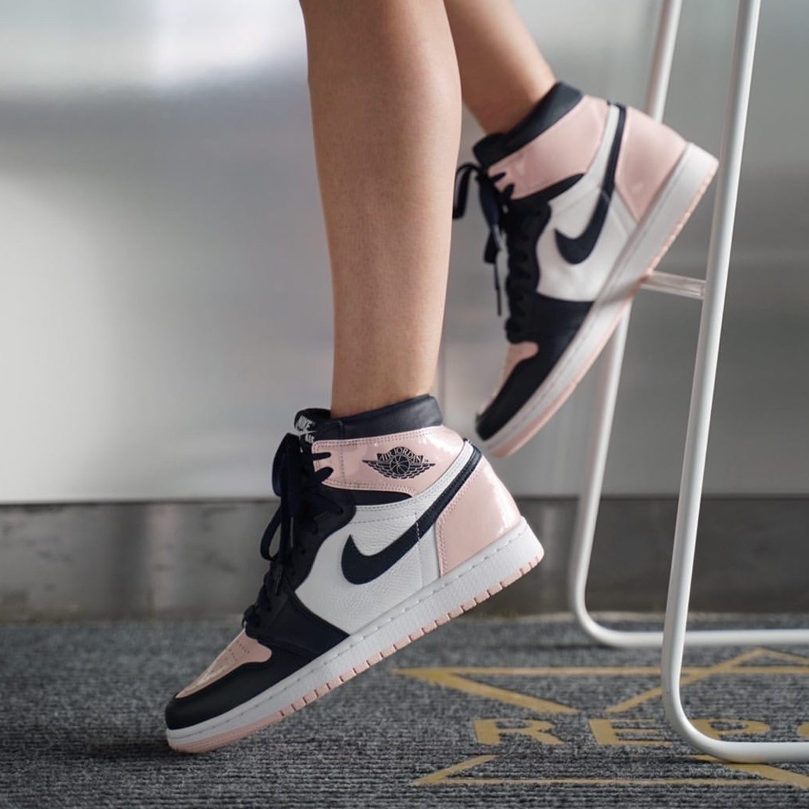 Wmns Air Jordan 1 Retro High OG SE 'Atmosphere' DD9335-641