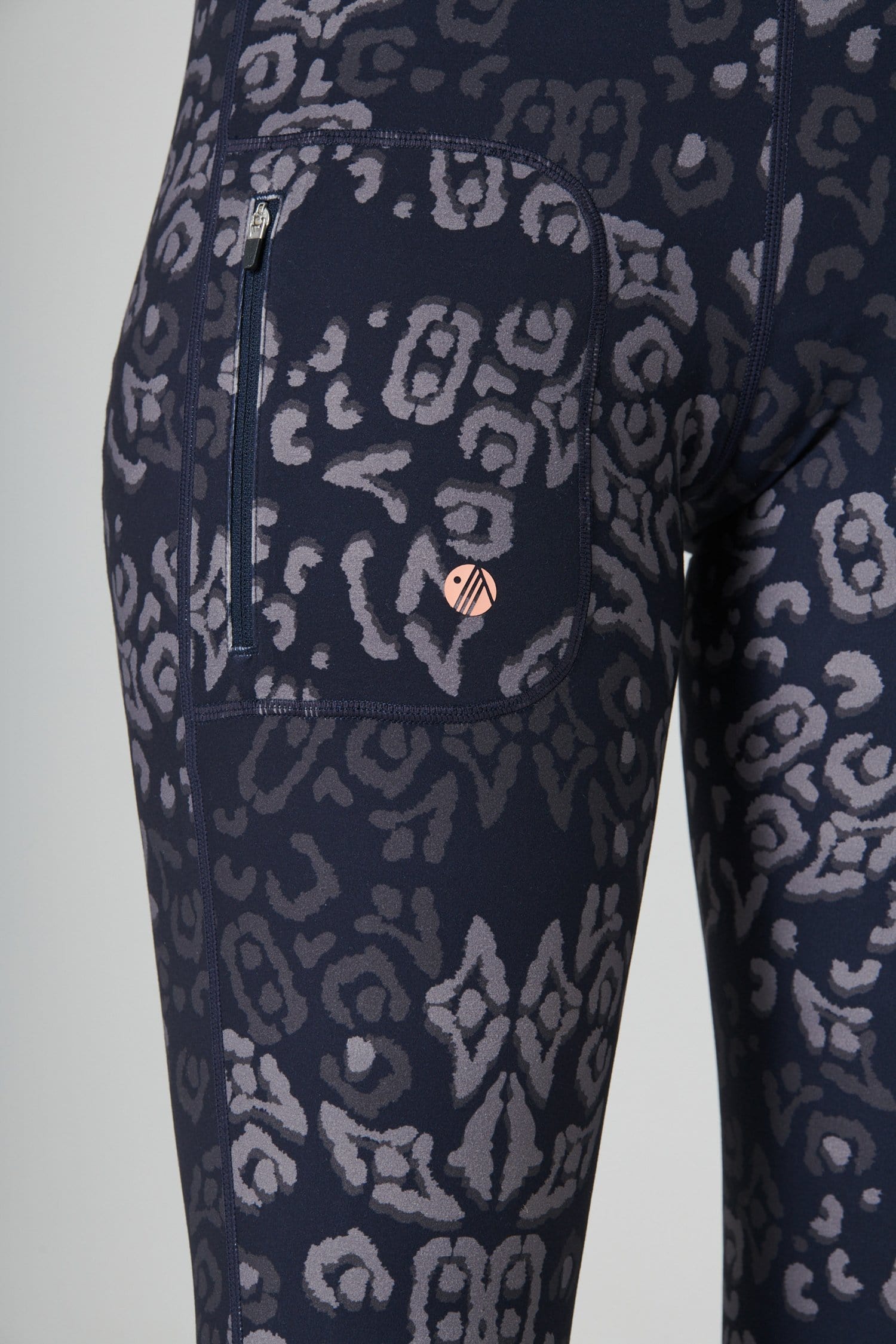 The Recycled Outdoor Leggings - Navy Wild Print