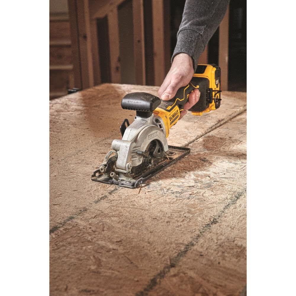 DEWALT ATOMIC 20V MAX* Brushless 4-1/2 in. Cordless Circular Saw Kit DCS571P1 from DEWALT