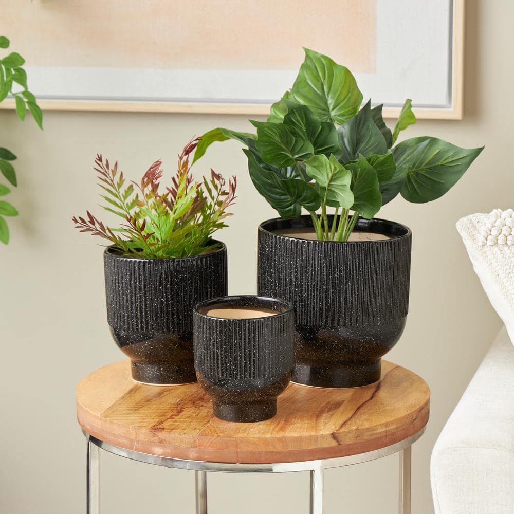 Litton Lane 9 in. 8 in. and 6 in. Small Black Ceramic Speckled Planter with Linear Grooves and Tapered Bases (3-Pack) 045224