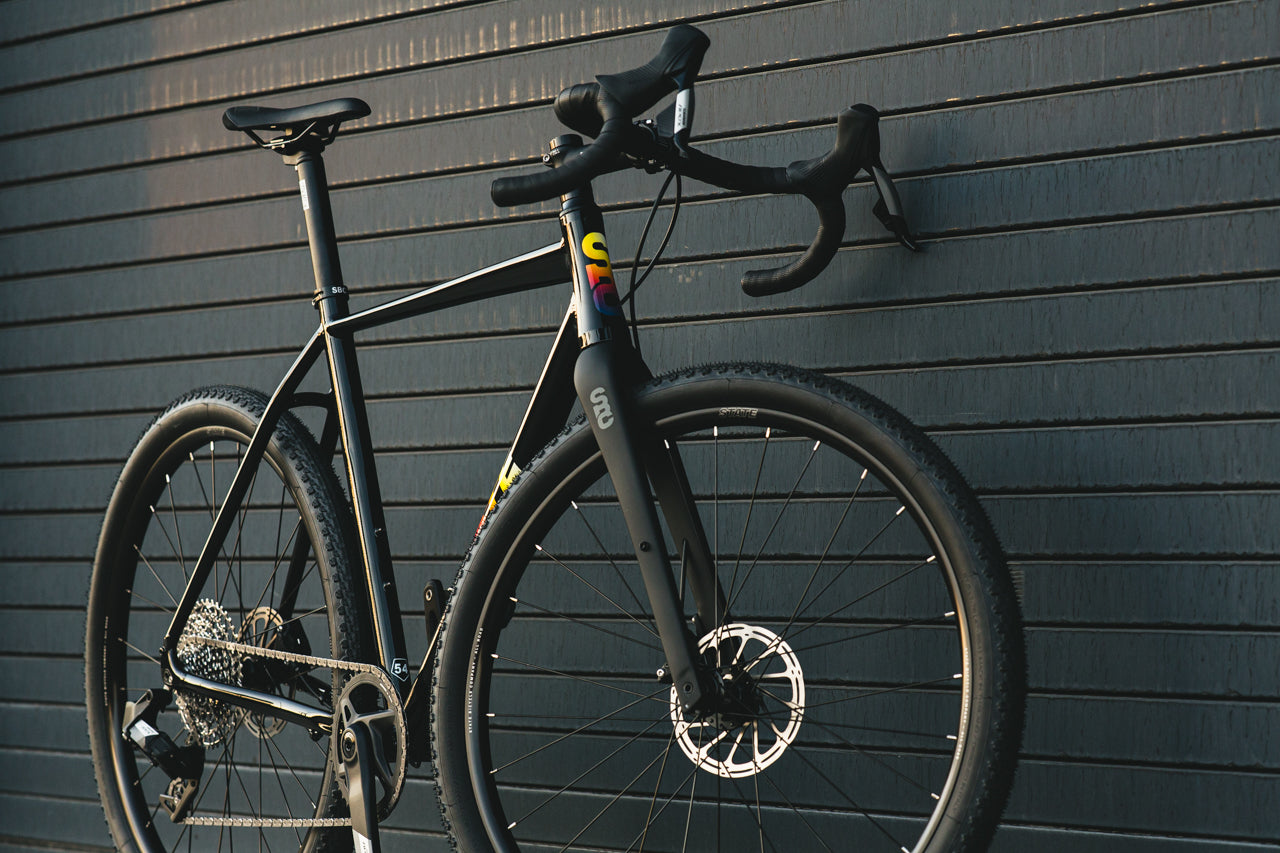 6061 All-Road - Apex XPLR AXS - Black / Sunset (650b / 700c)