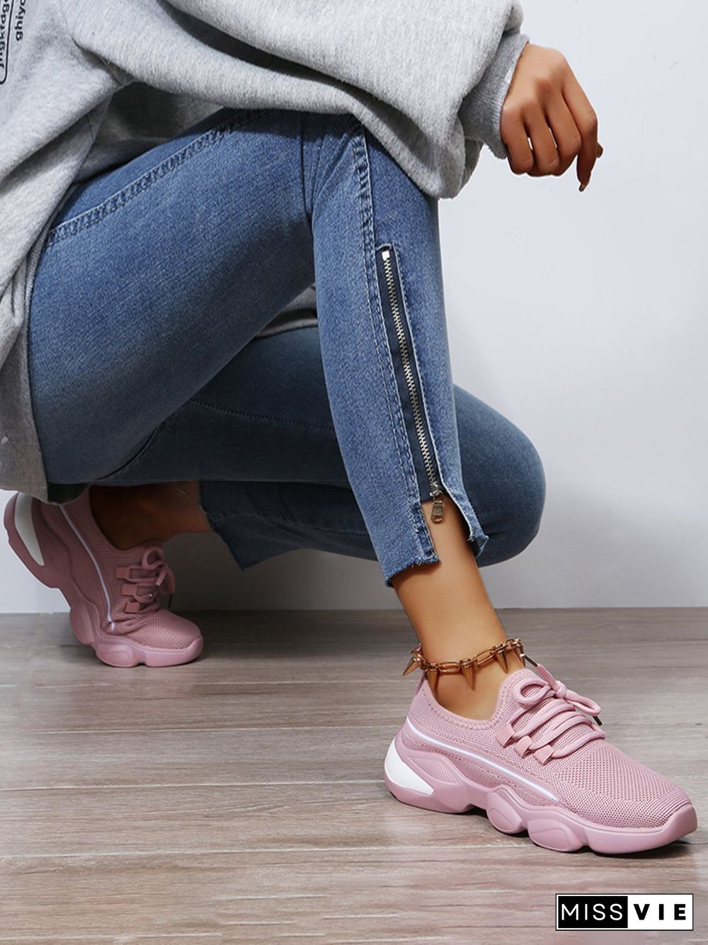 Comfortable Lace-Up Sneakers in Simple Fabric