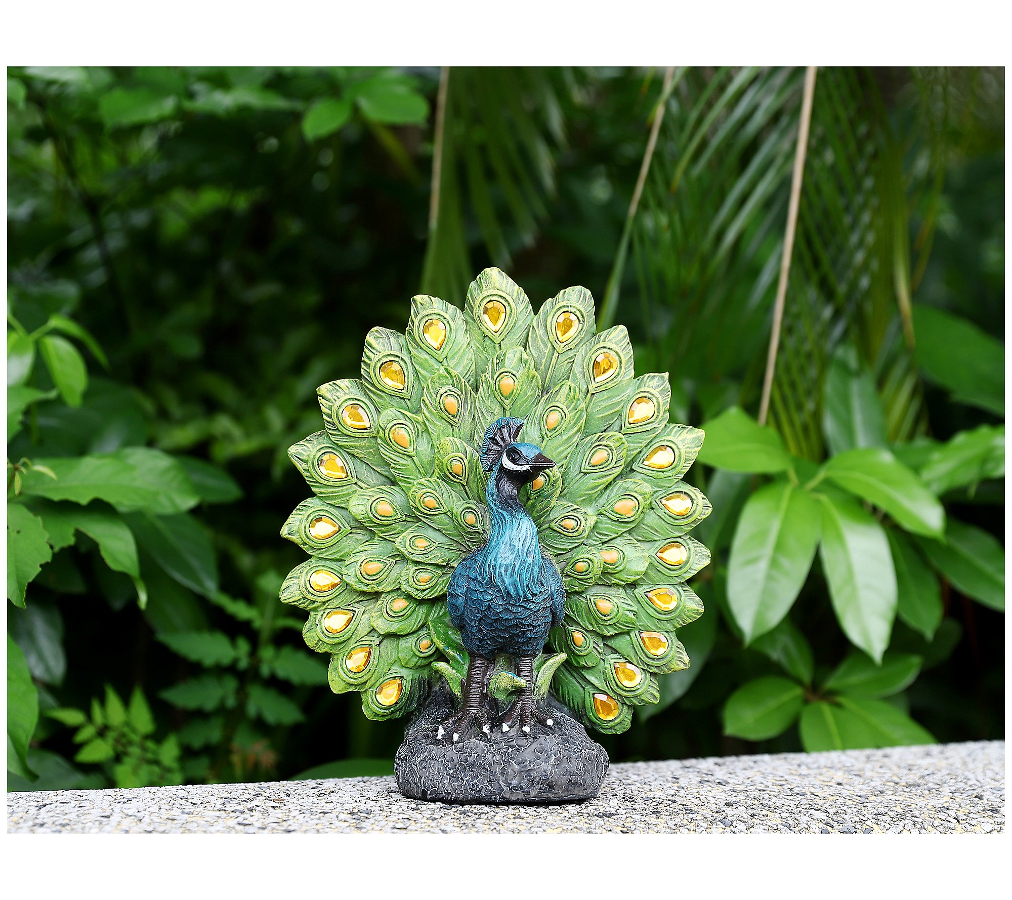 Techko Proud Peacock Statue with Solar Spotligh t