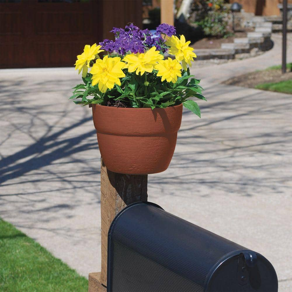 Emsco 8.5 in. Resin Sand Post Planter for Vertical Posts 2460-1