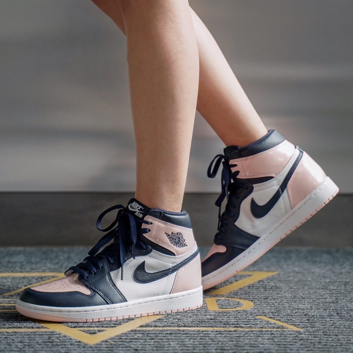 Wmns Air Jordan 1 Retro High OG SE 'Atmosphere' DD9335-641