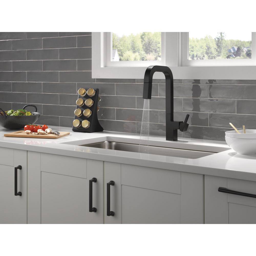 Delta Junction Single-Handle Pull-Down Sprayer Kitchen Faucet [with MagnaTite Docking] in Matte Black 19825LF-BL