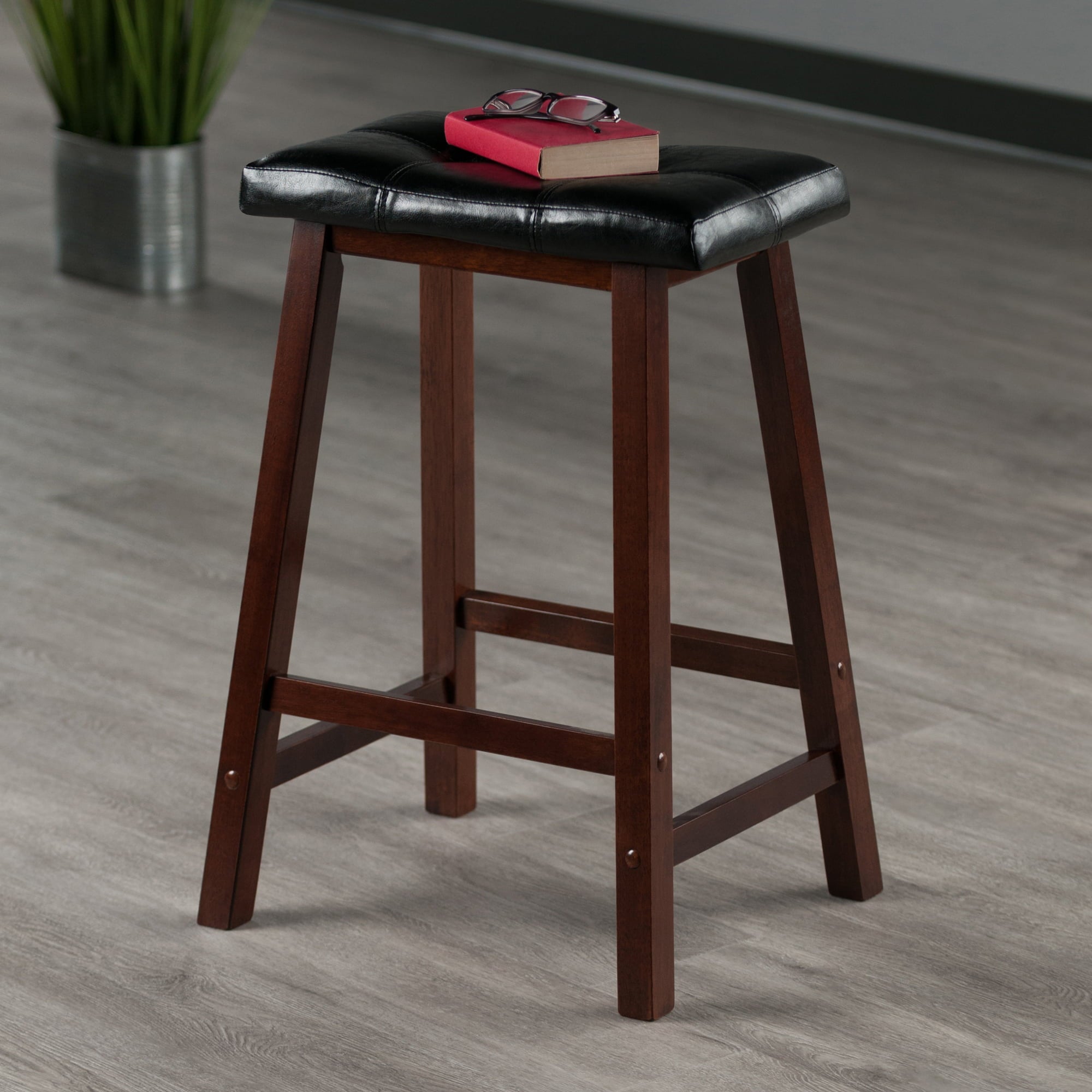 Winsome Wood Mona Cushion Saddle Seat Counter Stool， Black and Walnut