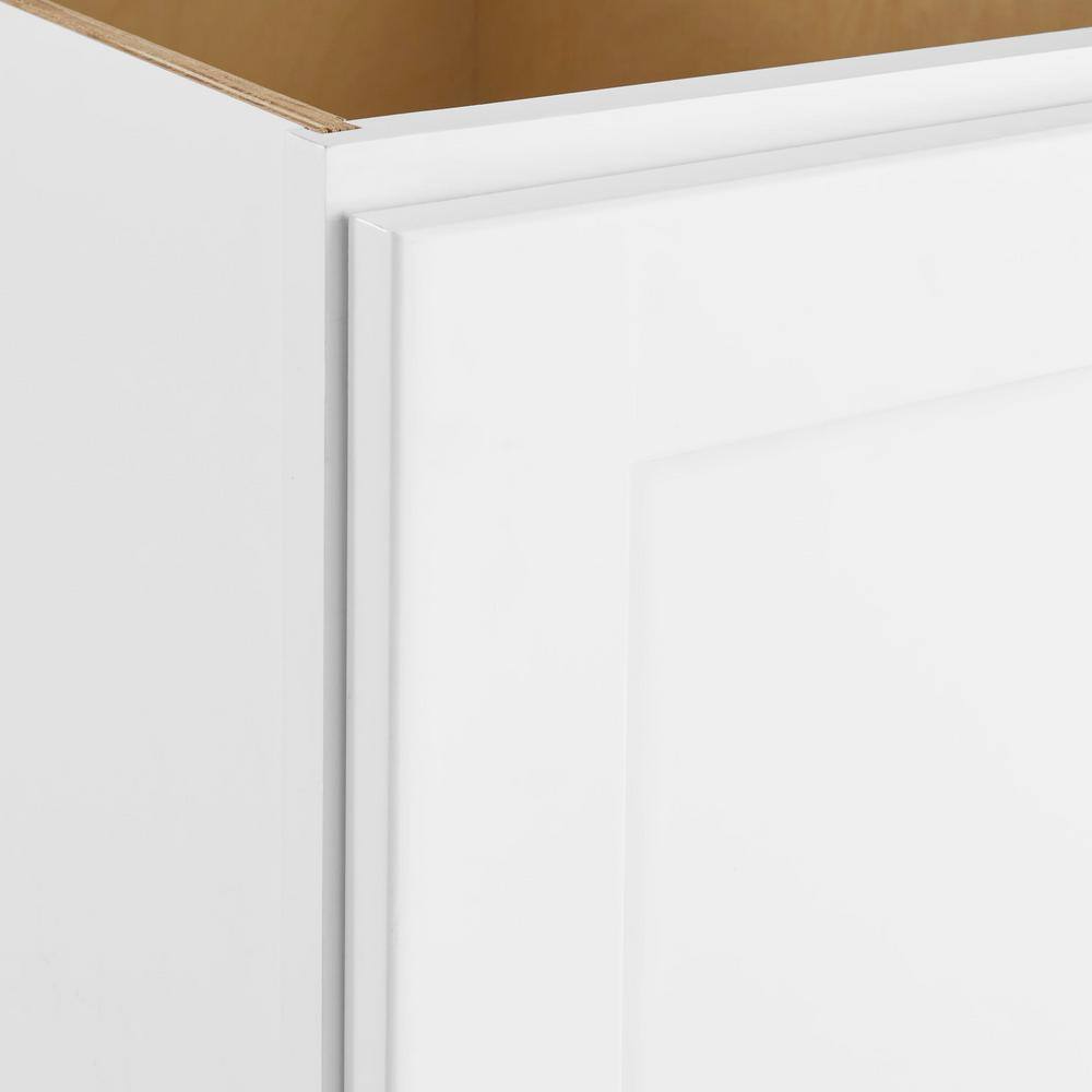 Hampton Bay Avondale Shaker Alpine White Ready to Assemble 18 in Base Cabinet with Pull-Out Trash Can (18in W x 34.5in H x 24in D) BTR18FH