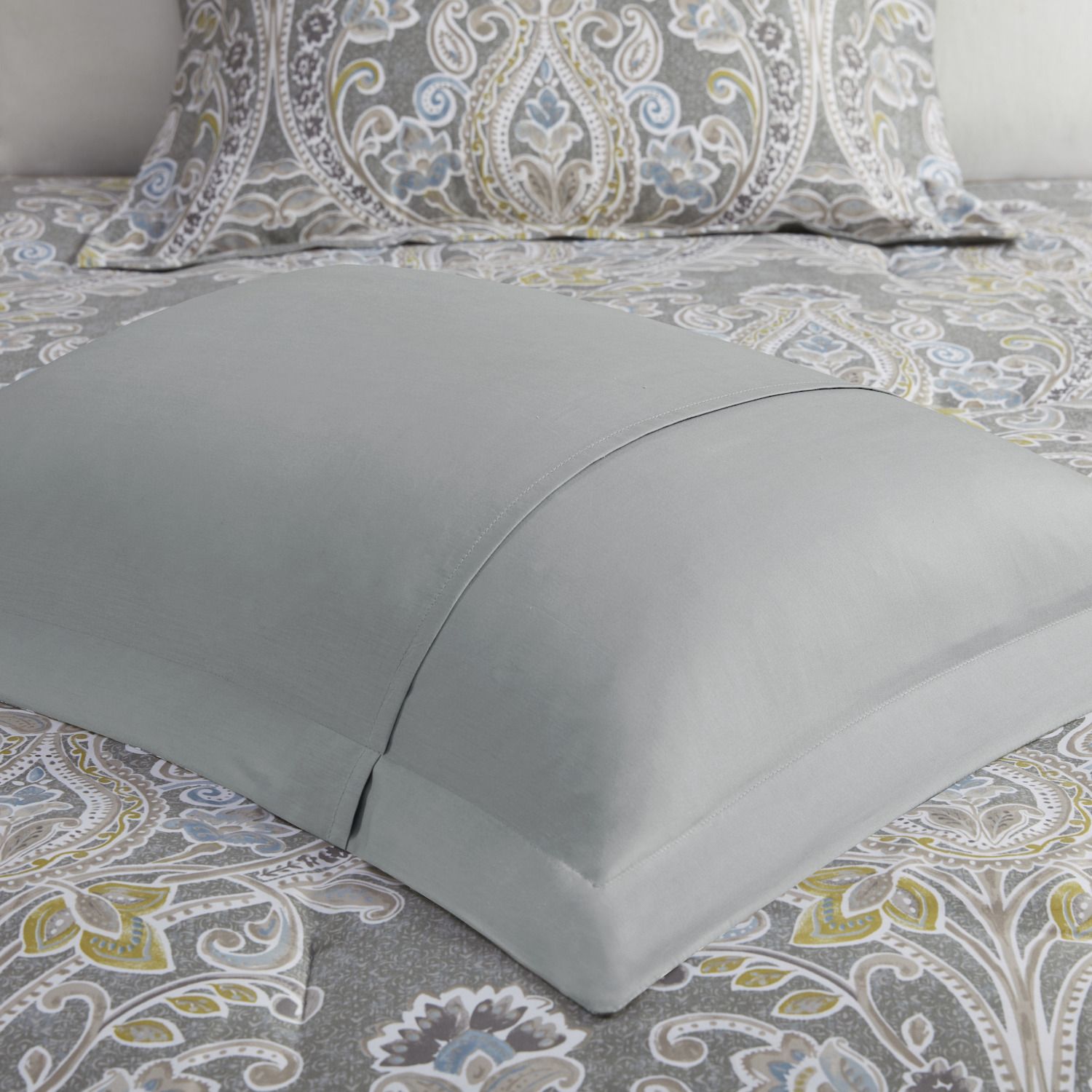 Harbor House Hallie Cotton Comforter Set with Throw Pillows