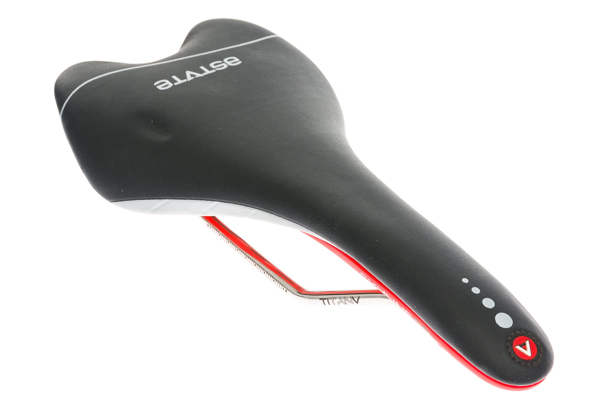 Astute Skyline SR Saddle 135mm Titanium Rails Black/Red/Silver