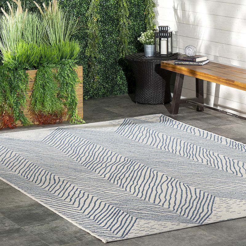 nuLOOM Wavy Chevron Indoor/Outdoor Rug