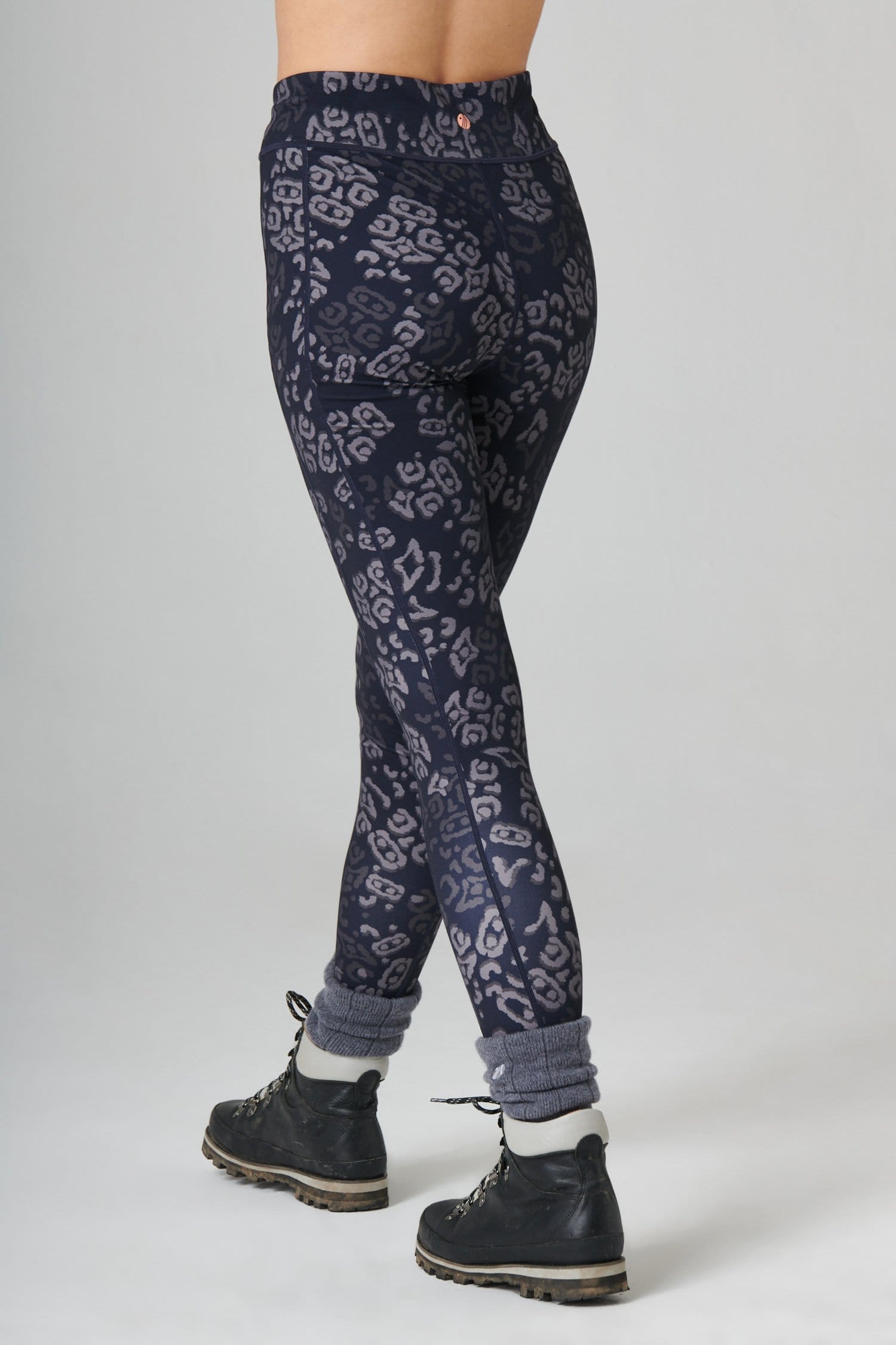 The Recycled Outdoor Leggings - Navy Wild Print