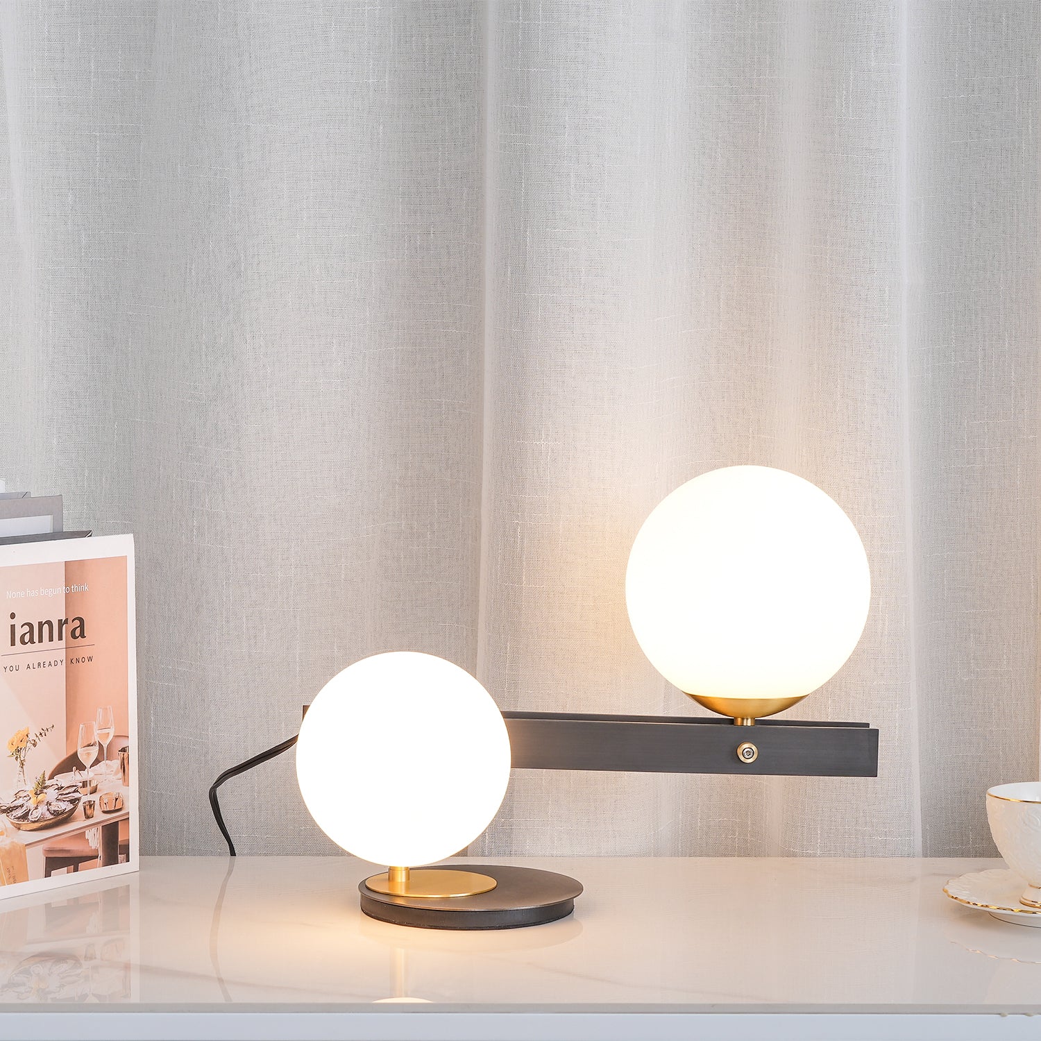 Planeta Table Lamp