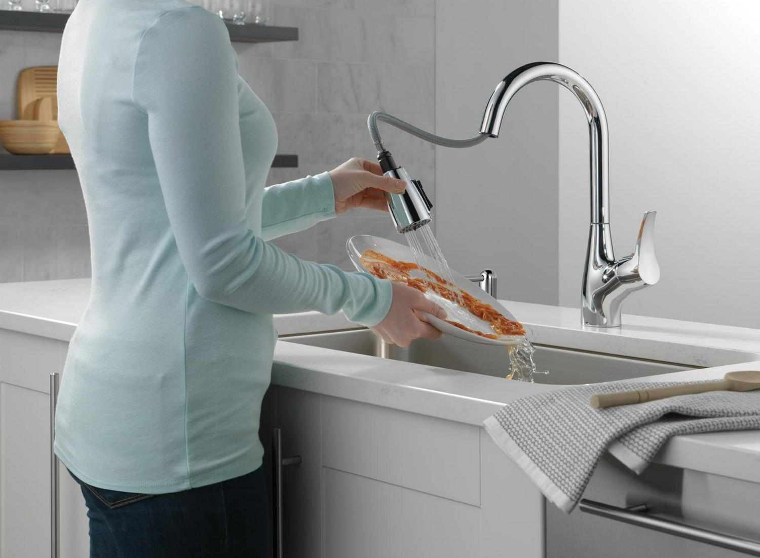 Peerless Apex Single Handle Pull-Down Sprayer Kitchen Faucet with Soap Dispenser in Chrome P7901LF-SD-W