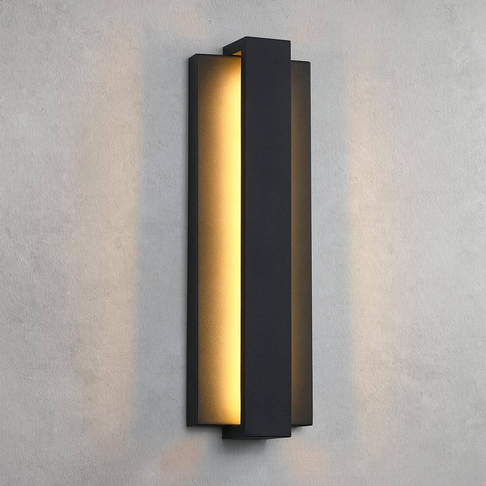 TRUE FINE Reflect 24 in. Black Modern LED Outdoor Wall Sconce Light TD120009W-LED