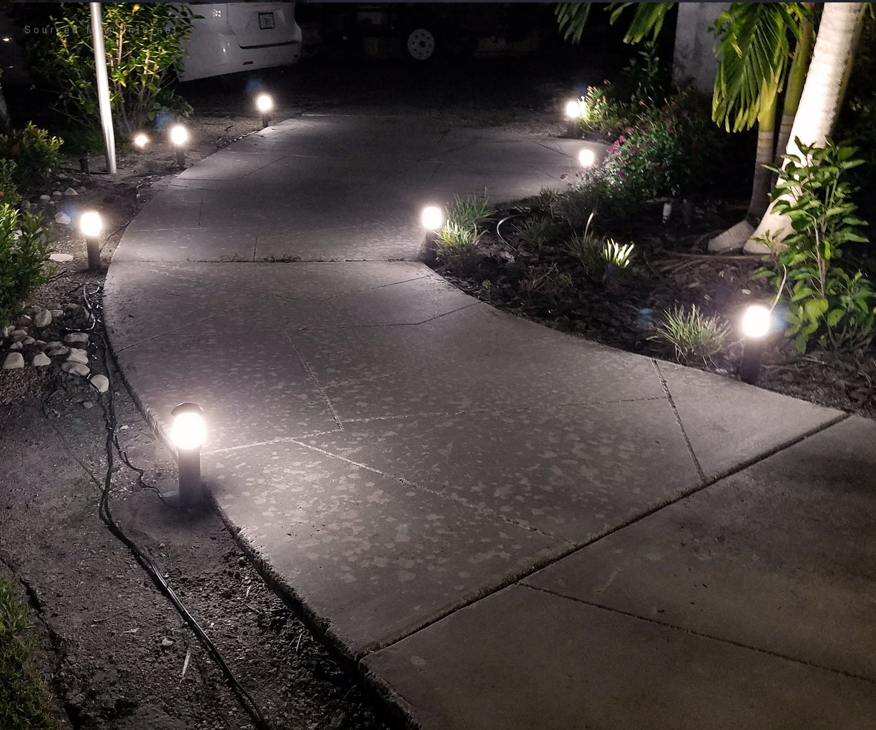 LEONLITE 3W LED Landscape Light， Waterproof， 12V Low Voltage， 4000K Cool White， Aluminum Housing with Ground Stake， 5 Years Warranty， for Outdoor Pathway， Lawn Path， Garden Yard， Pack of 4