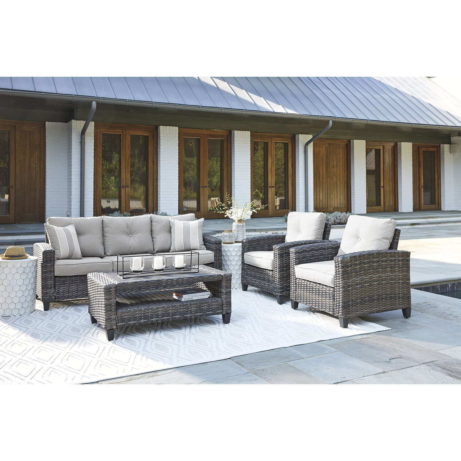 Signature Design by Ashley Cloverbrooke 4 pc Gray Aluminum Wicker Conversation Set Gray