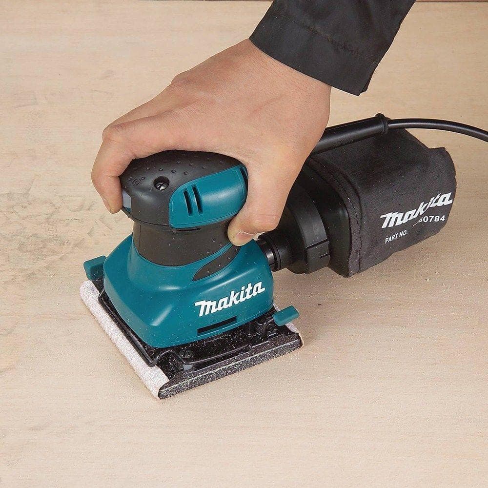 Makita 2 Amp Corded 1/4 Sheet Finishing Sander with 60G Paper, 100G Paper, 150G Paper, Dust Bag and Punch Plate BO4556