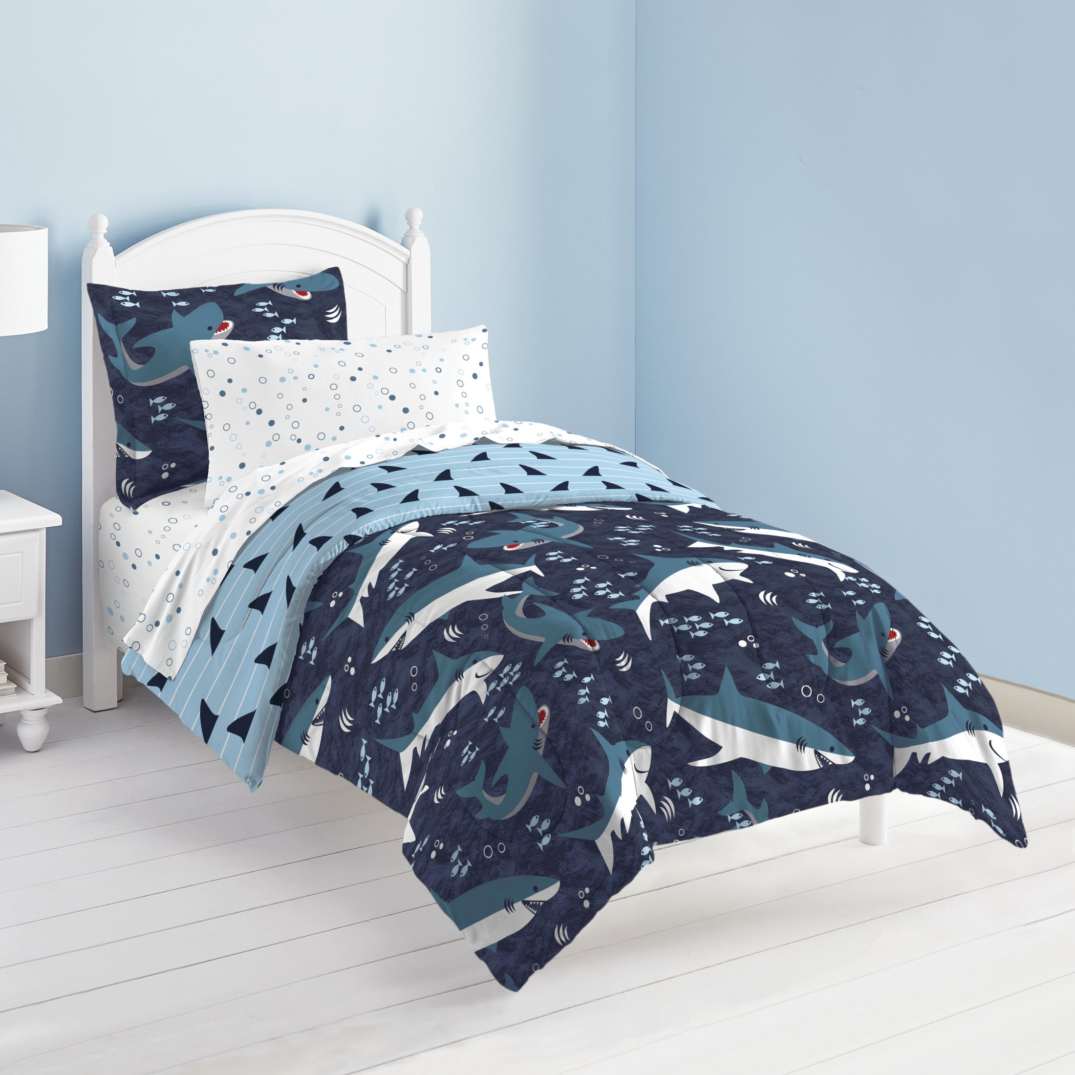 Dream Factory Sharks Twin 5 Piece Comforter Set， Polyester， Microfiber， Blue