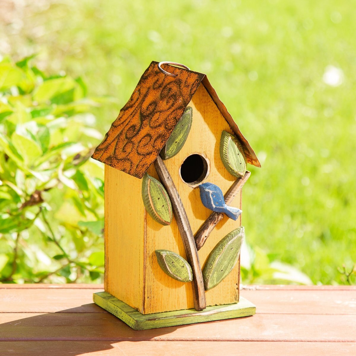 Glitzhome Washed Distressed Solid Wood Birdhouse with 3D Tree and Bird