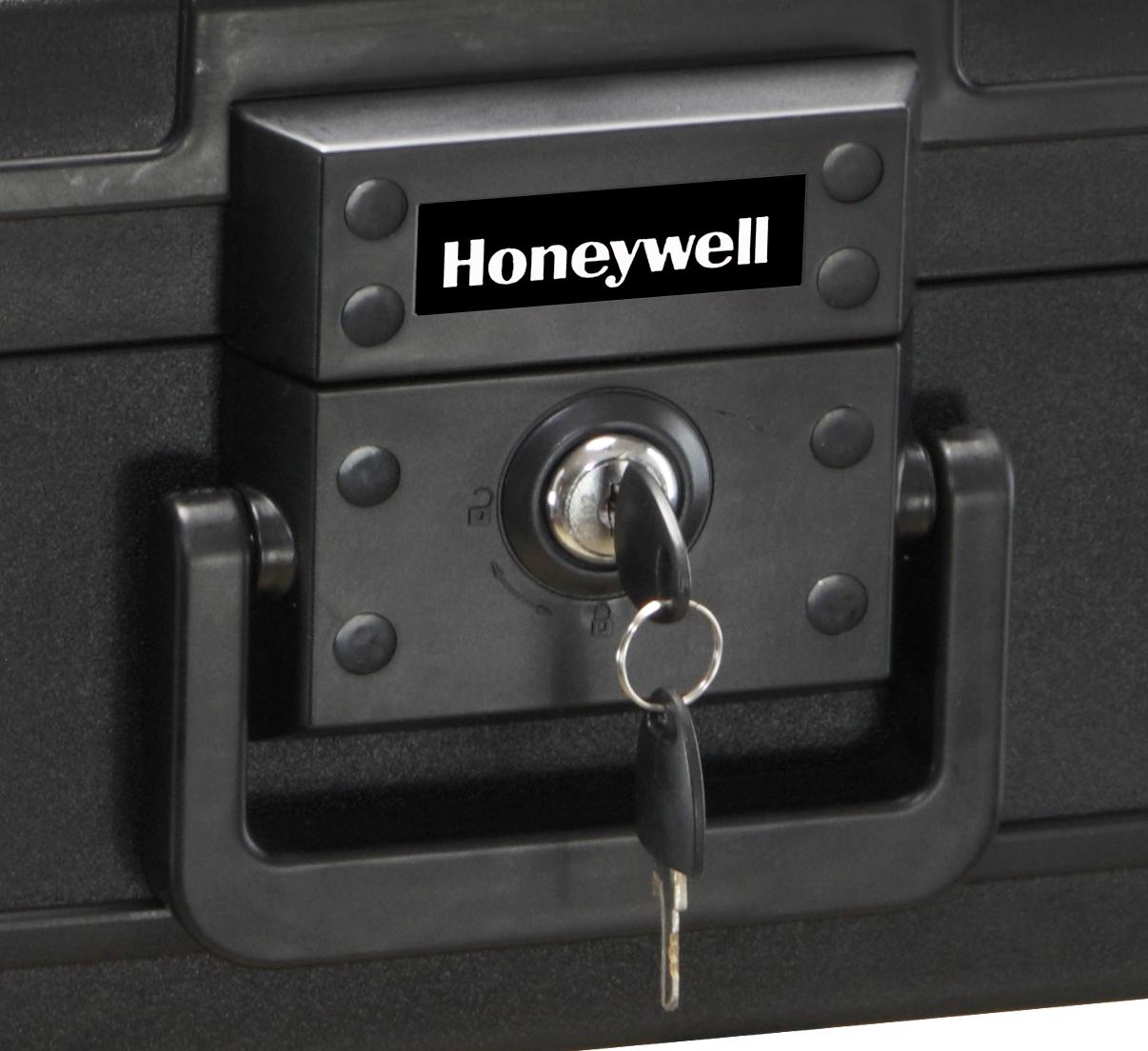 Honeywell， 1104， 0.39 cu. ft. Waterproof 1-Hour Fire Chest with Key Lock， Carry Handle