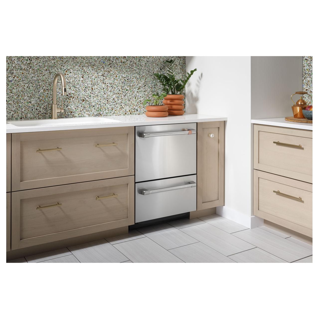 Café 24-inch, Built-in Dishwasher CDD420P2TS1