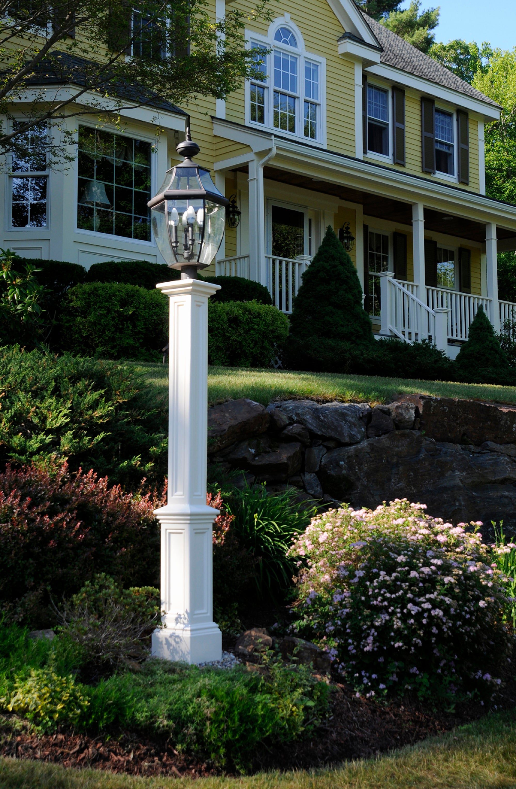 Mayne Signature Lamp Post - White no mount