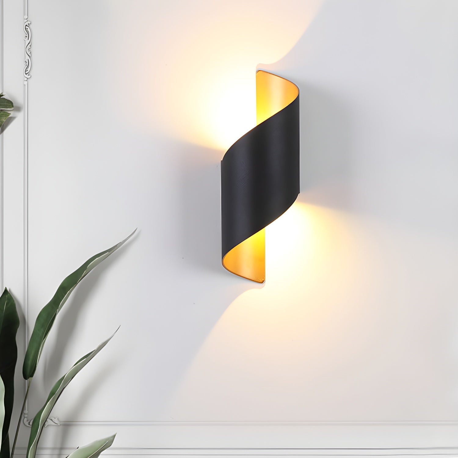 Lila Wall Lamp