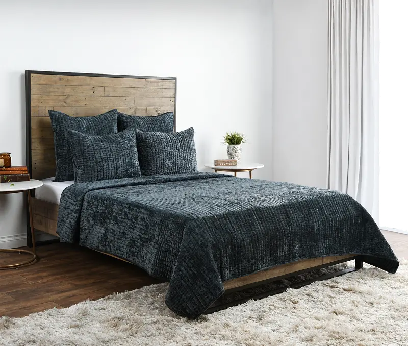 Green Velvet Queen 3 Piece Bedding Collection - Bari