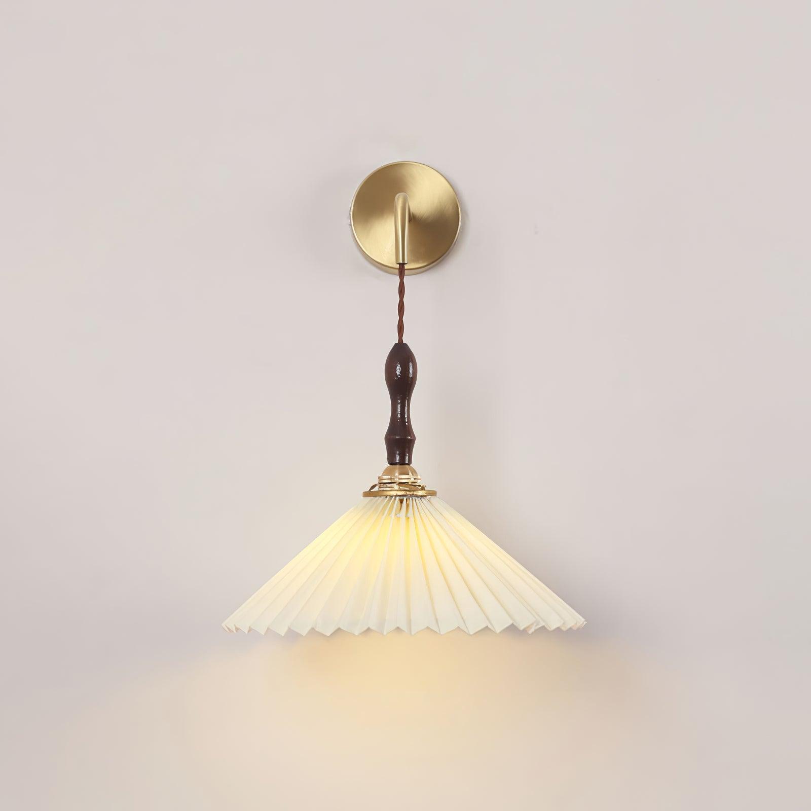 Pleated Wooden Wall Lamp