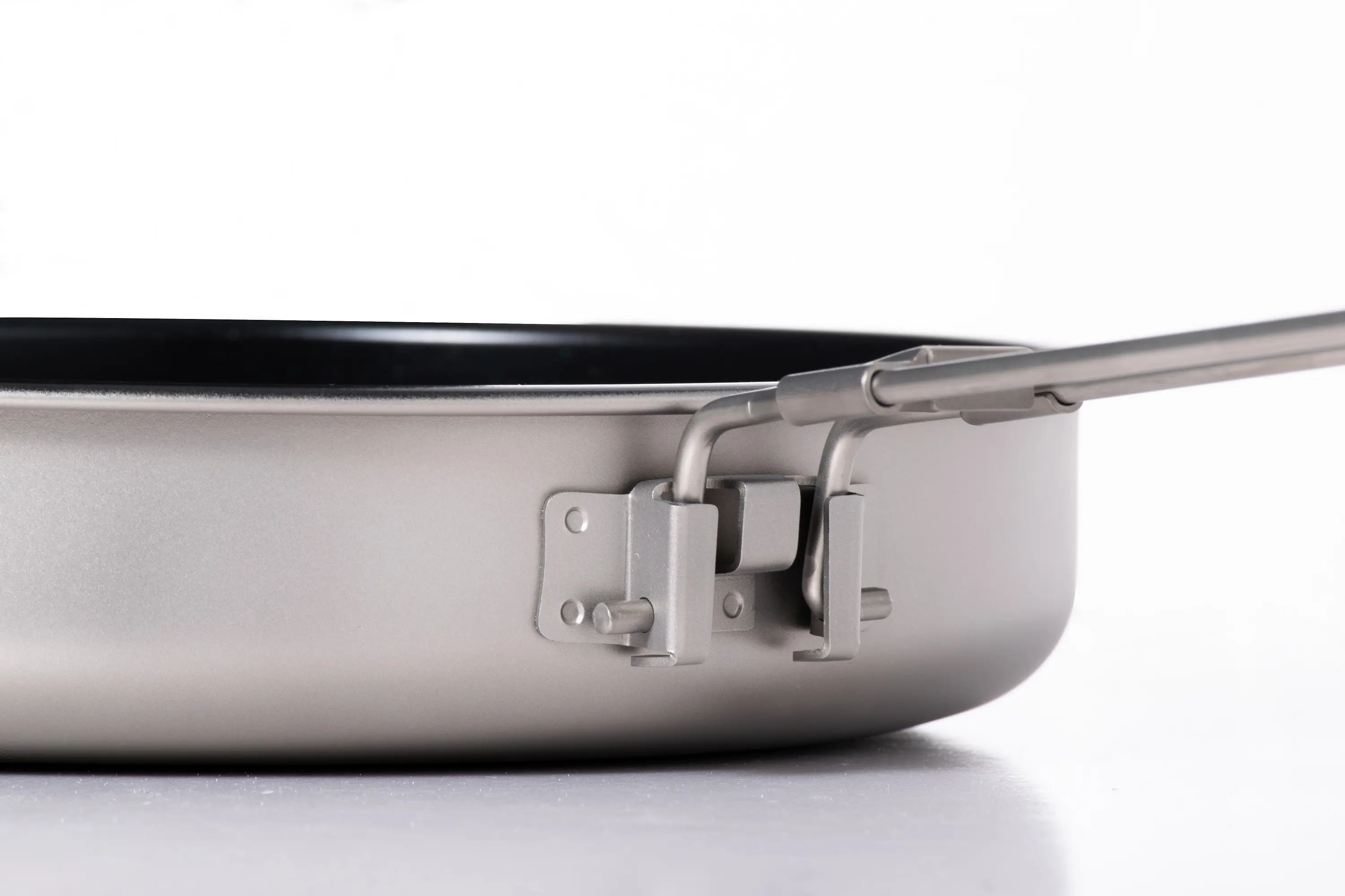 8.8 inch / D220 mm Titanium Frying Pan with non stick ceramic coating inside