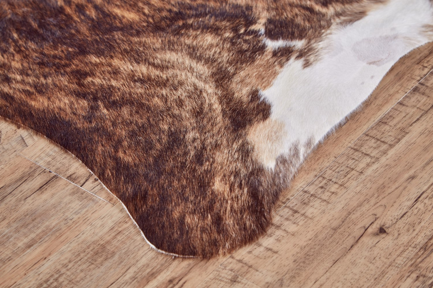 Oakdale Animal Hide Hand Made Light Brown/White Rug