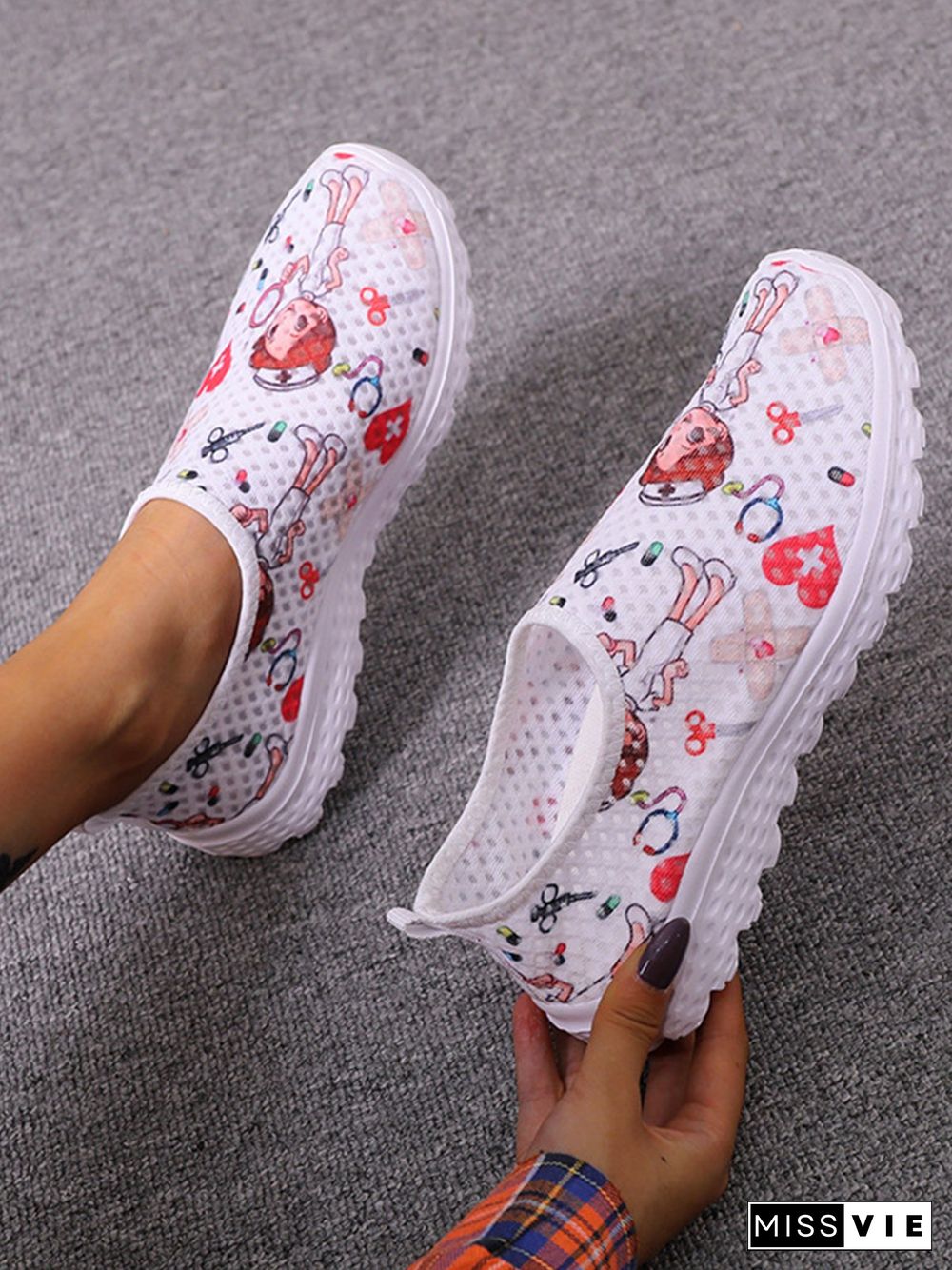 Nurse Fighting Epidemic Print Breathable Tulle Mesh Lightweight Sneakers