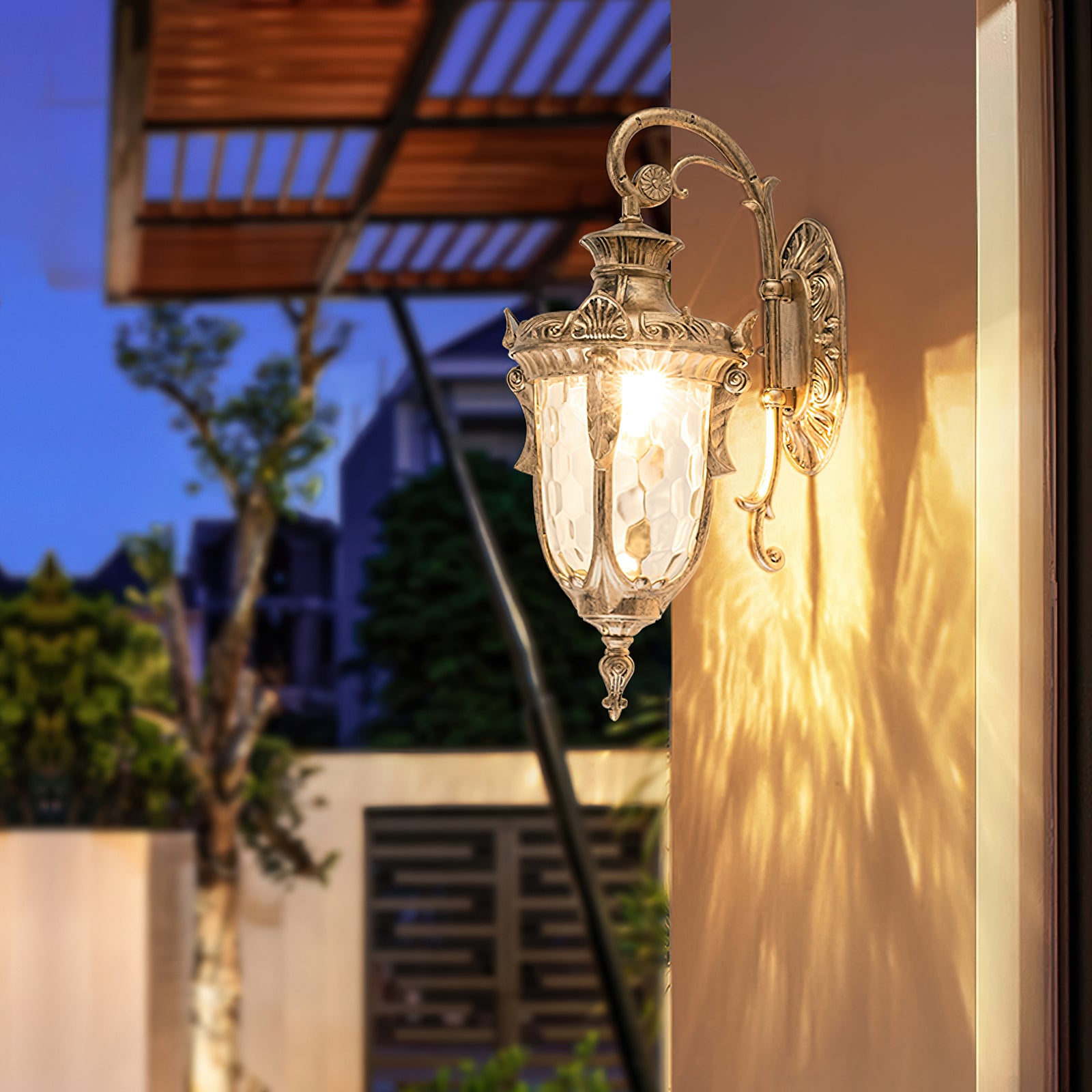 Heritage Outdoor Wall Lamp